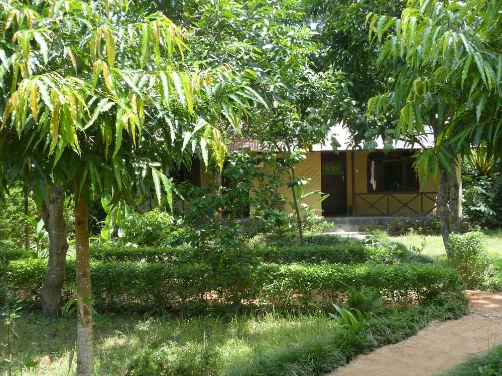 Nature Safari Resort Bardiya Экстерьер фото