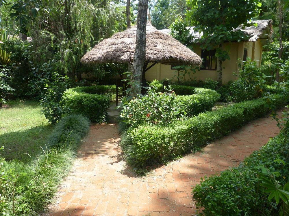 Nature Safari Resort Bardiya Экстерьер фото